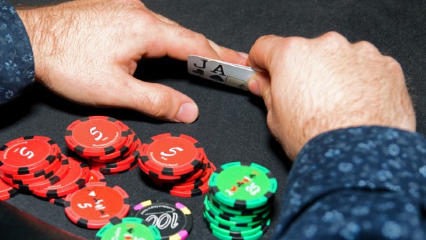 ข้อผิดพลาดทั่วไปของผู้เริ่มเล่นใน Caribbean Stud Poker